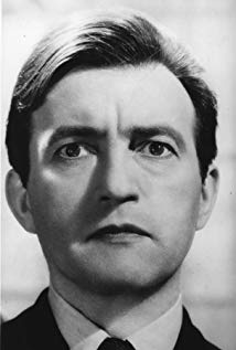 How tall is Claude Rains?